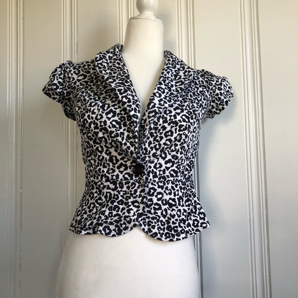 Black/white cheetah print short sleeve button top